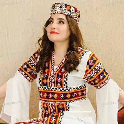 Gula Sta Na Zar Sham Tapay - Gul Panra album cover 